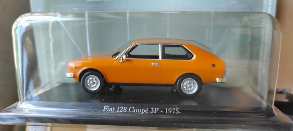 Fiat 128 Coupé 3P orange 1975 1:43 dans un blister non ouver, Enlèvement ou Envoi