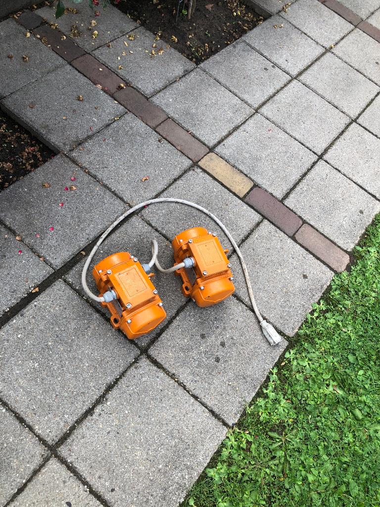 :2 x italvibras mvsi 3 200 s90 / trillmotoren, Ophalen of Verzenden, Gebruikt