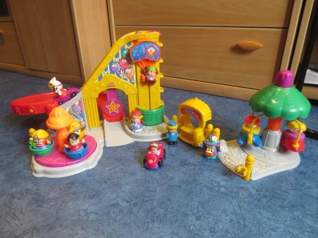 FISHER PRICE LITTLE PEOPLE kermis autobaan € 18,00, Kinderen en Baby's, Ophalen