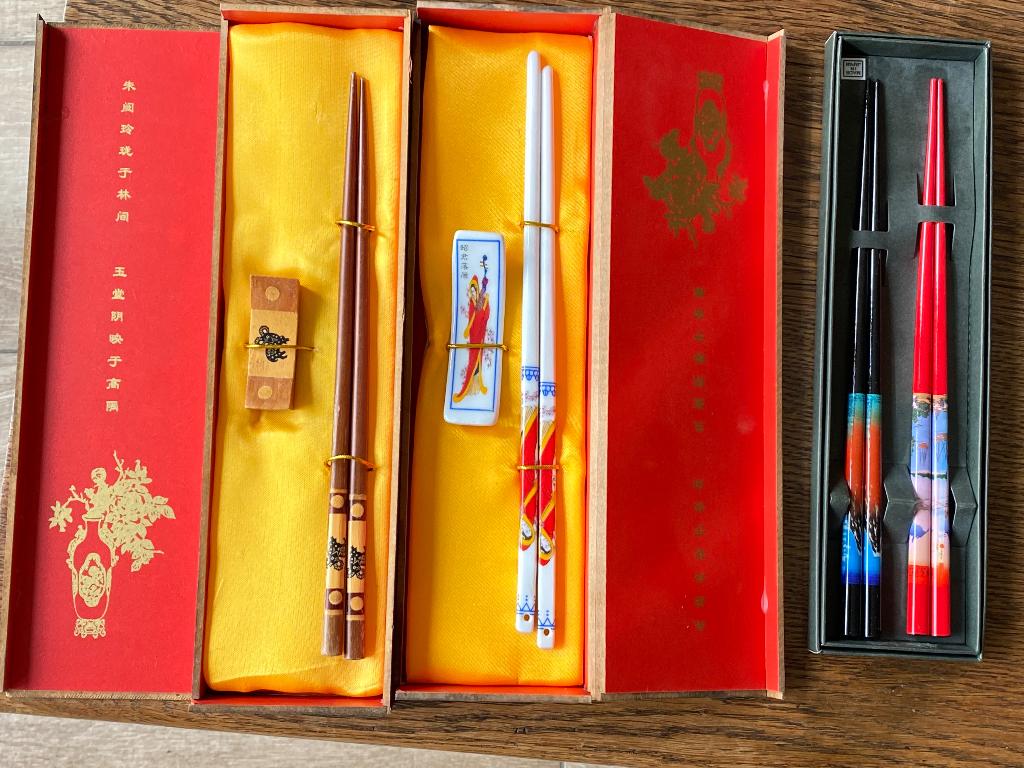 accessoires +mode d'emploi + recettes de SUSHIS +baguettes, Maison & Meubles, Cuisine | Linge de cuisine, Enlèvement ou Envoi