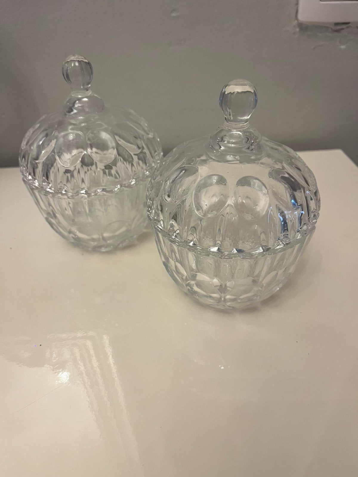 Paire de bonbonnières / sucriers vintage en verre moulé, Enlèvement ou Envoi