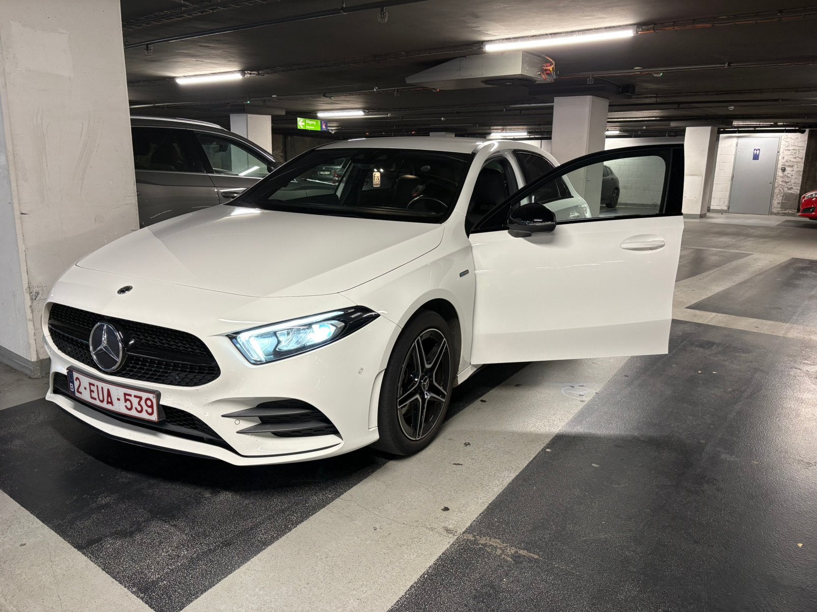 Mercedes a250e, amg line, Auto's, 4 cilinders, 34 g/km, Alcantara, Wit
