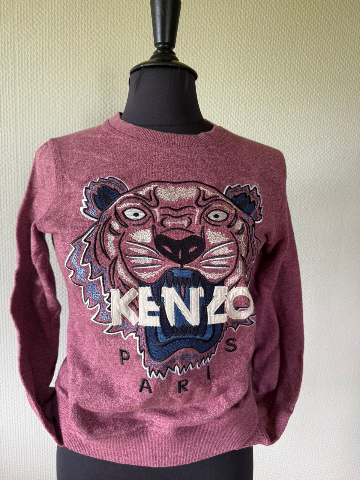 KENZO PURPLE TIGER LOGO EMBROIDERED SWEATER SIZE S., Kleding | Dames, Verzenden, Gedragen, Maat 36 (S), Paars