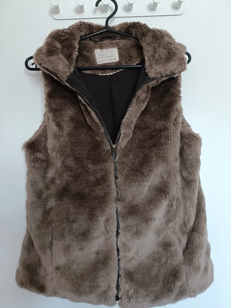 Gilet sans manches fausse fourrure Zara Girls – 158/162 cm, Enlèvement ou Envoi, Comme neuf, Fille, Pull ou Veste