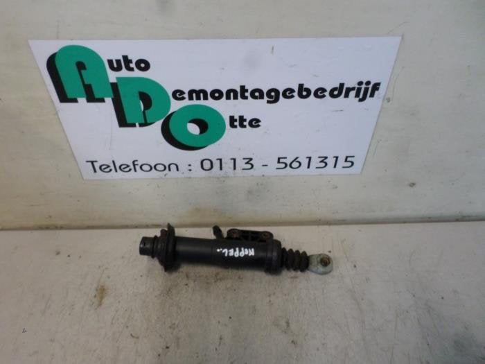 Koppeling Hoofd Cilinder van een Mercedes Vito (Vito 96-), Gebruikt, -, Ophalen of Verzenden, -