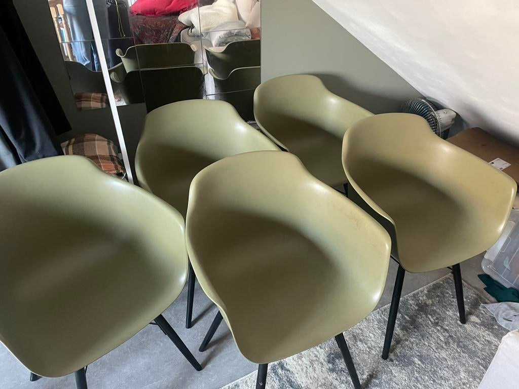 5 chaises à vendre - vert kaki, Maison & Meubles, Chaises, Autres couleurs, Comme neuf, Synthétique, Enlèvement