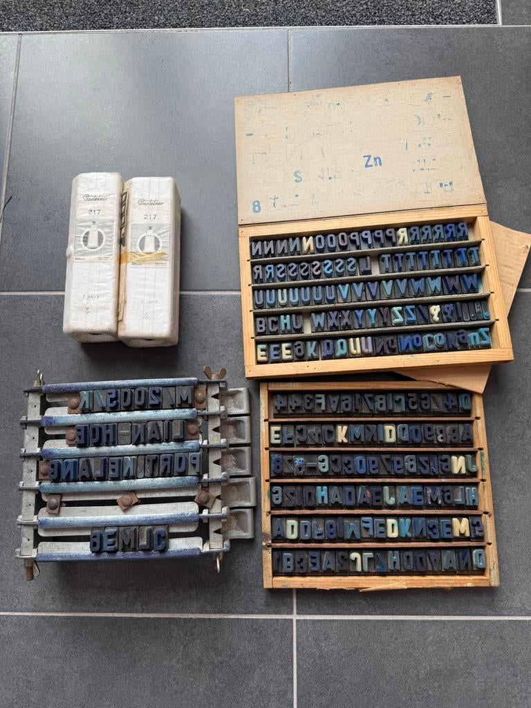Set de typographie vintage + encre Gestetner, Enlèvement ou Envoi