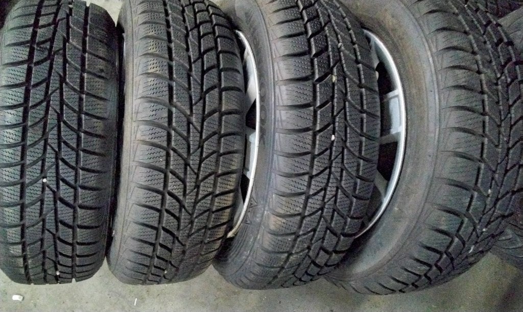 Banden 4 st als nieuw 165 65 13 gemonteerd 100 eur samen, Ophalen, 13 inch, Winterbanden, Band(en)