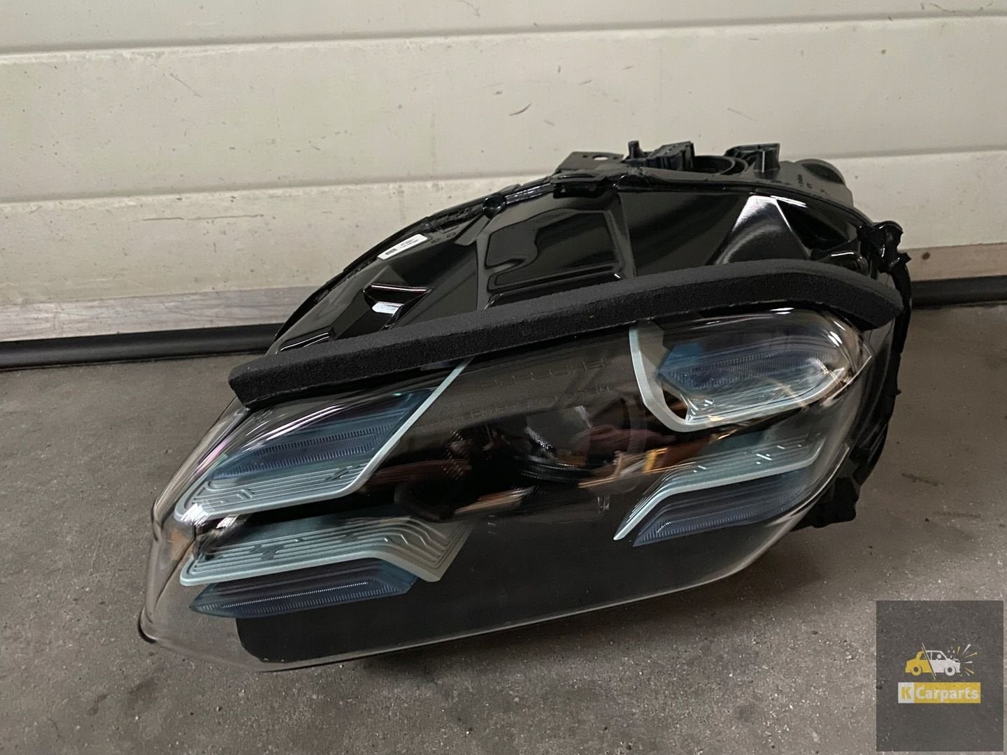 9JA.941.059.G, Porsche Taycan VOLLEDIGE LED MATRIX linkerlam, Gebruikt, Porscheplatz 1
70435  Stuttgart, DE, Porsche, Info@porsche.de