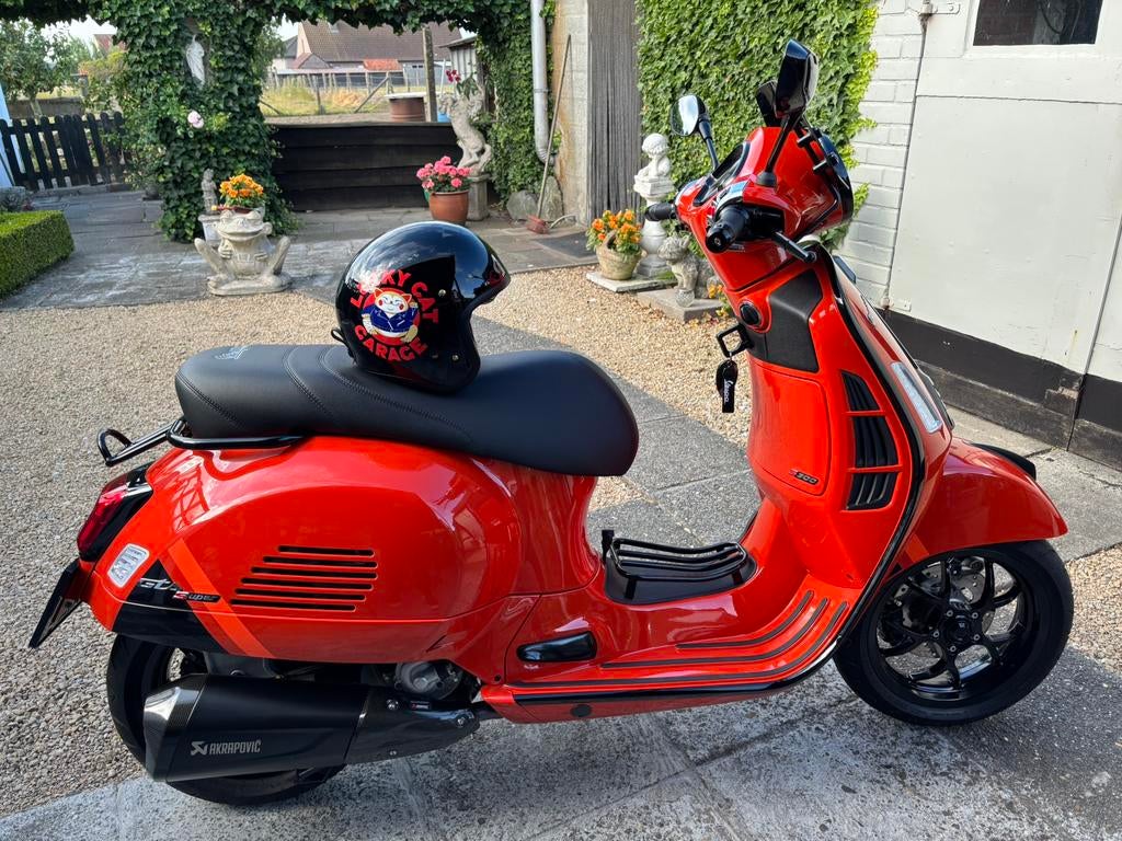 Vespa gts 300 custom, Fietsen en Brommers, Ophalen, Zo goed als nieuw