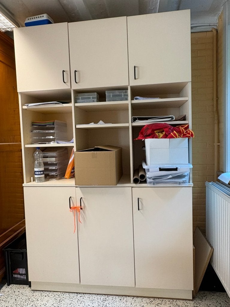 Witte kast, Ophalen