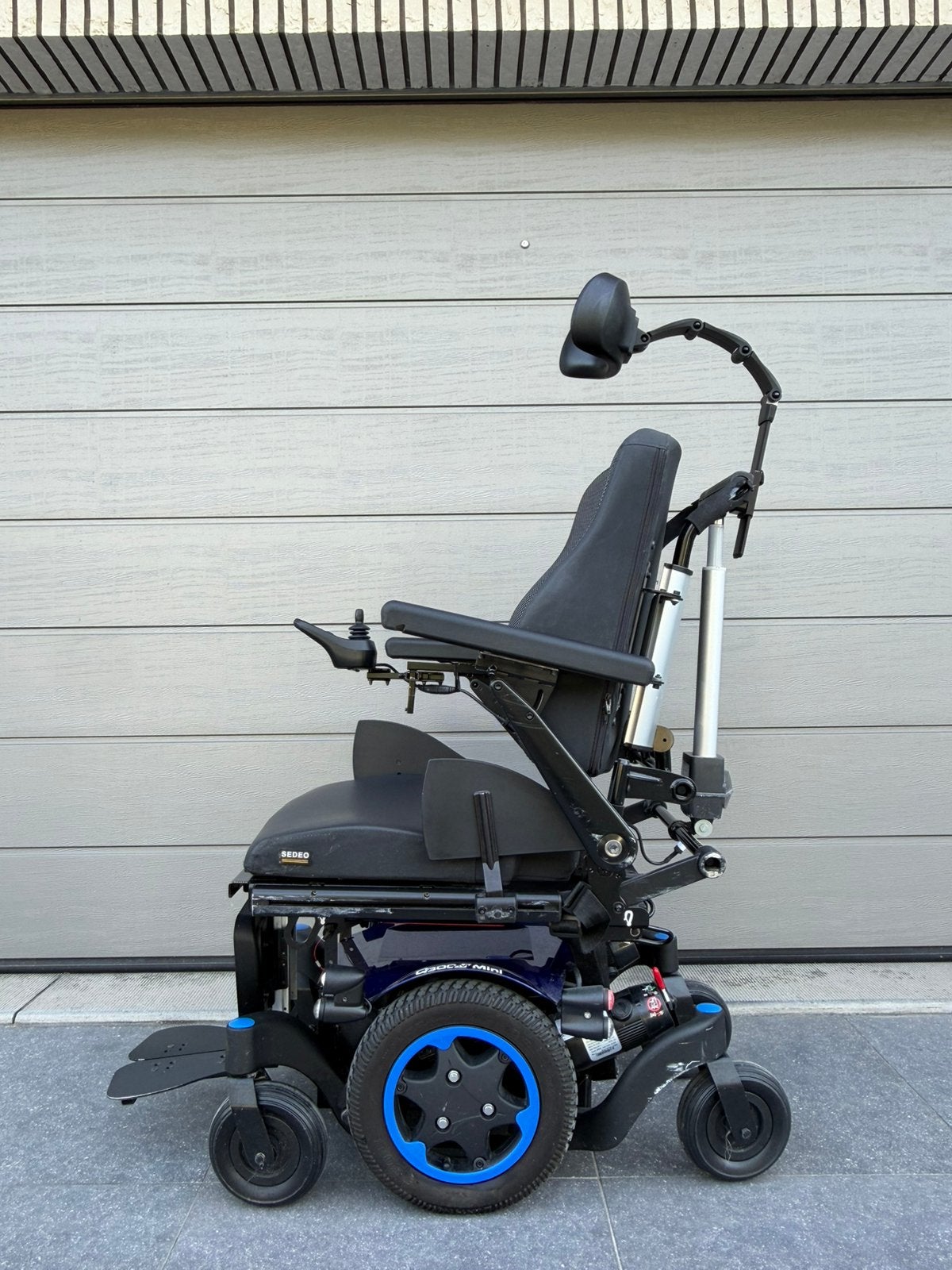 Quickie Q300 mini elektrische rolstoel 2025 nieuwstaat, Ophalen of Verzenden, Inklapbaar, Zo goed als nieuw, Elektrische rolstoel