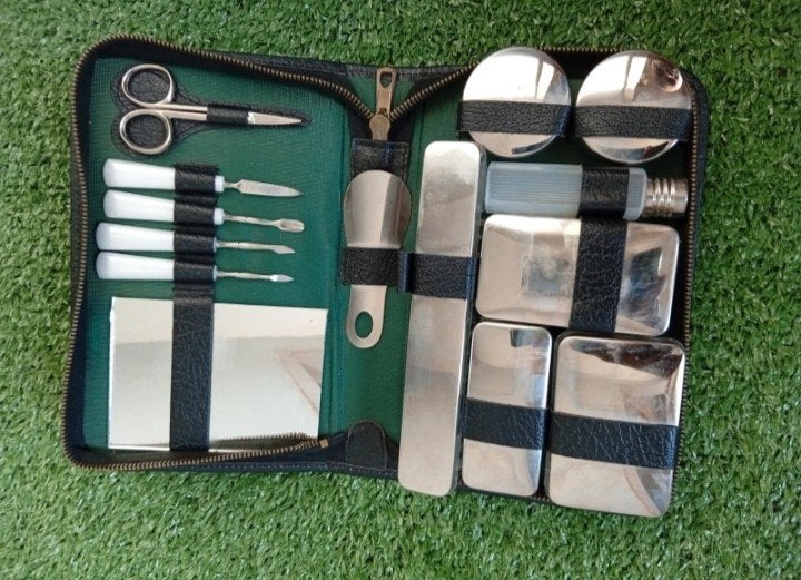 Trousse de toilette / Kit de voyage vintage en cuir avec acc, Enlèvement ou Envoi