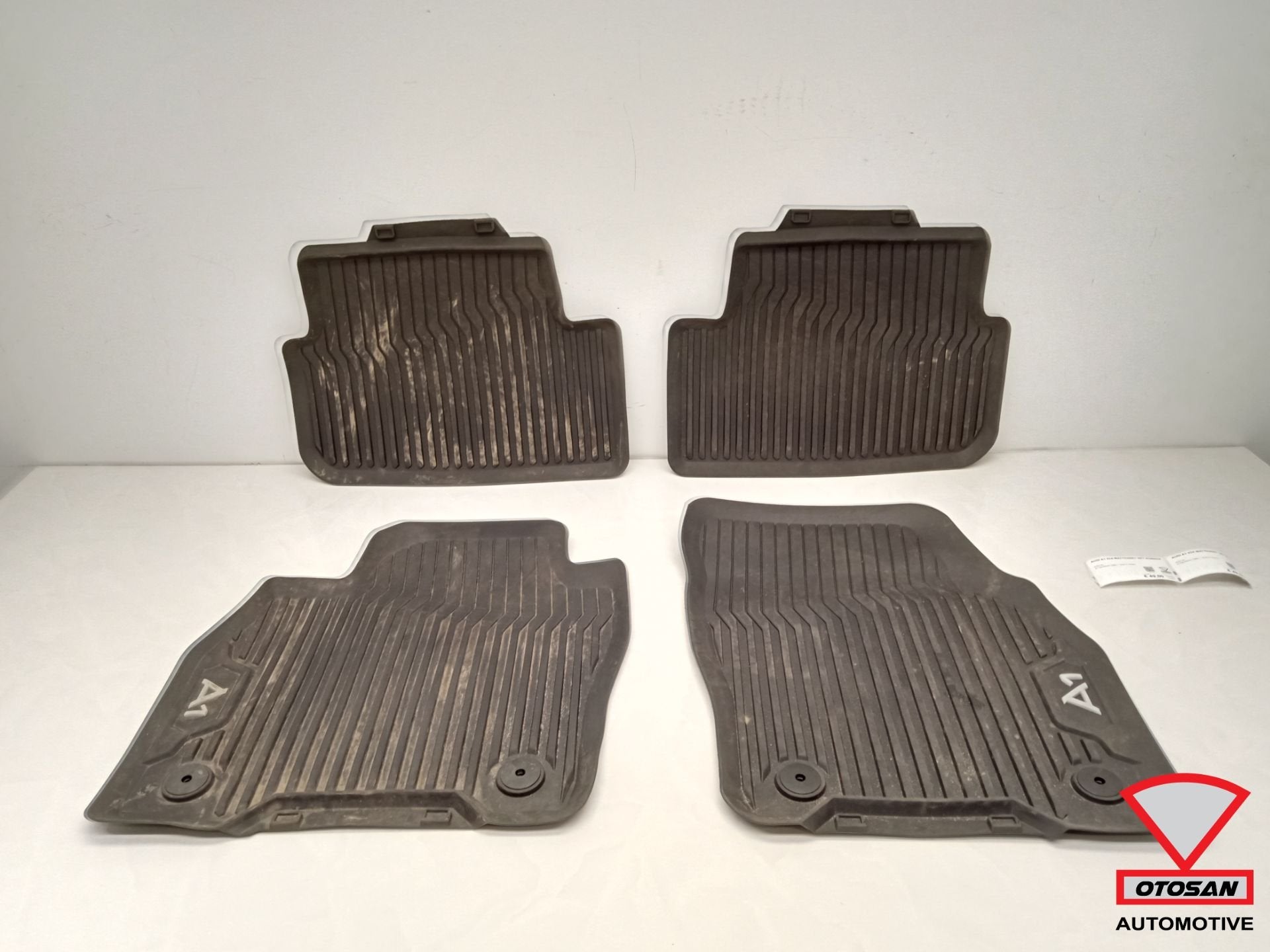 Ensemble de tapis de voiture Audi A1 82A Ensemble de tapis d, Autos : Pièces & Accessoires, AUDI AG, Auto-Union-Strasse 1
85045  Ingolstadt, DE