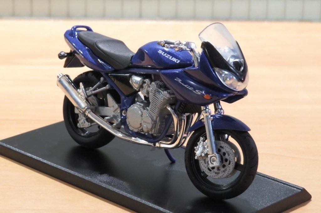 Suzuki GSF Bandit S 1:18 blister, Hobby en Vrije tijd, Modelauto's | 1:18, Ophalen of Verzenden, Motor, Maisto
