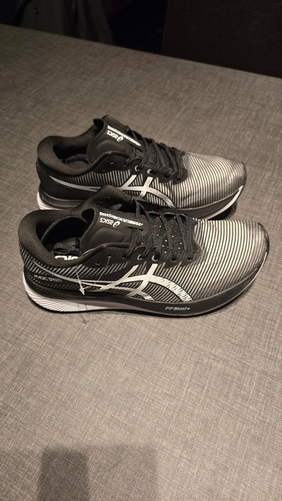 ASICS Magic Speed 3 EU42 NIEUW!, Sports & Fitness, Course, Jogging & Athlétisme, Enlèvement ou Envoi, Neuf, Asics