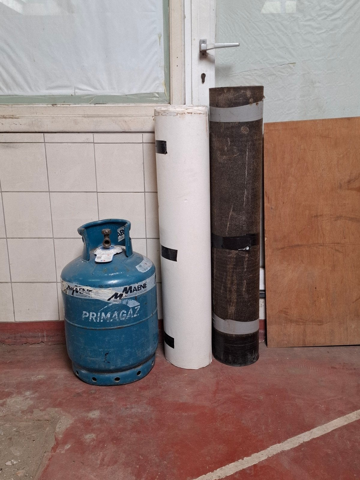 2 x roofing en
gasfles ( +- halfvol ), Bricolage & Construction, Isolation & Étanchéité, Enlèvement