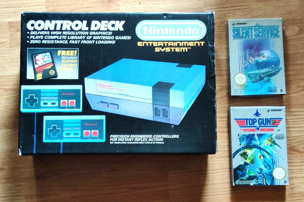NES CIB (speelt PAL + NSC) met 3 spelletjes, Games en Spelcomputers, Ophalen of Verzenden, Gebruikt, Met 2 controllers, Met games