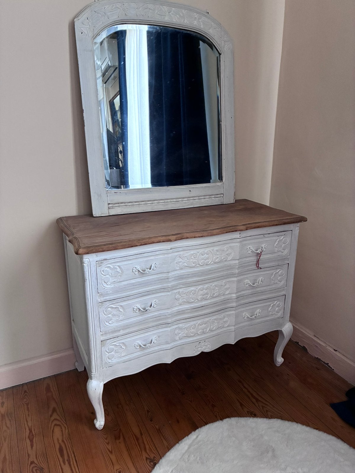 Mooie wit gepatineerde commode met spiegel, Huis en Inrichting, Kasten | Ladekasten, 3 of 4 laden, Ophalen, Gebruikt, Vintage / antiek