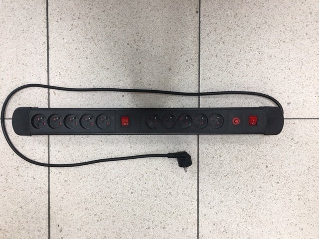 multiprises 10 prises avec 2 interrupteurs, Enlèvement, Neuf, Interrupteur