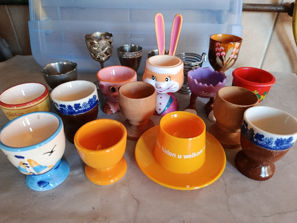 20 eierdopjes gemaakt van hout,zilverkleurig metaal,plastic., Ophalen of Verzenden, Nieuw, Overige materialen, Vintage