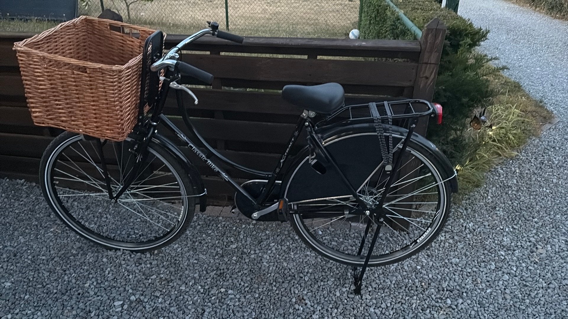 Fiets met rietenmand, Ophalen, Zo goed als nieuw