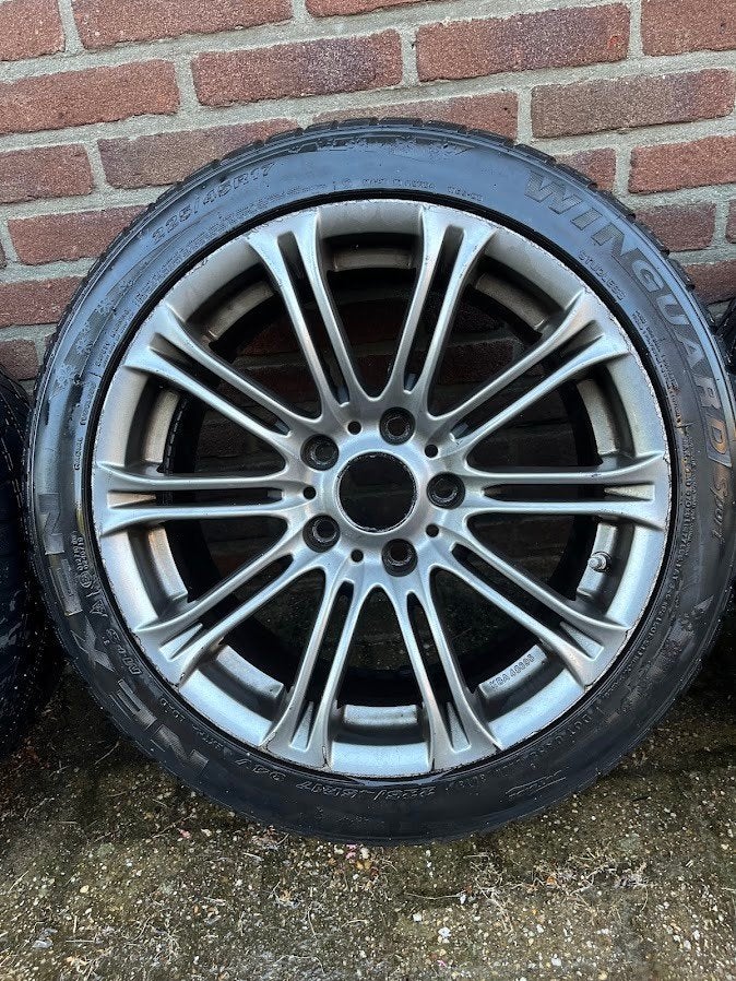 4 BMW lichtmetalen velgen met TPMS en 3 banden 225/45R17, Pneus et Jantes, Pneus hiver, Véhicule de tourisme, 17 pouces