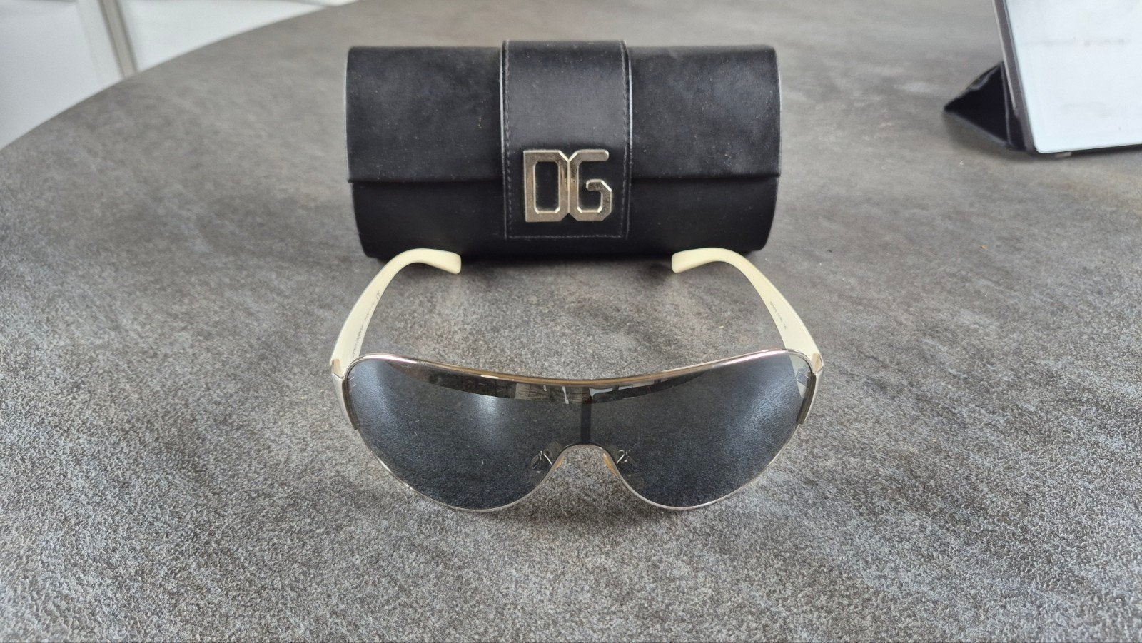zonnebril D&G, Handtassen en Accessoires, Zonnebrillen en Brillen | Dames, Gebruikt, Zonnebril, Wit, Ophalen of Verzenden
