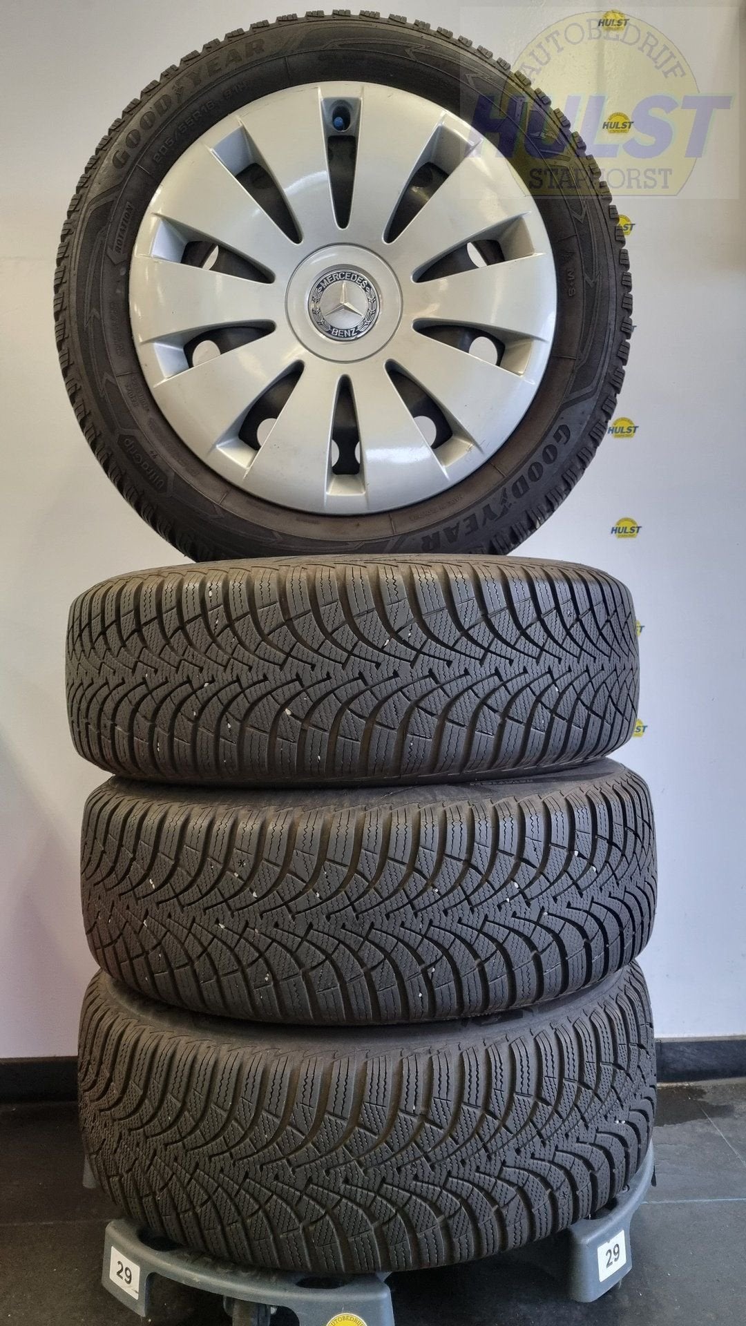 4 Gebruikte originele Mercedes velgen met Goodyear winterban, Ophalen, Gebruikt, -, Banden en Velgen