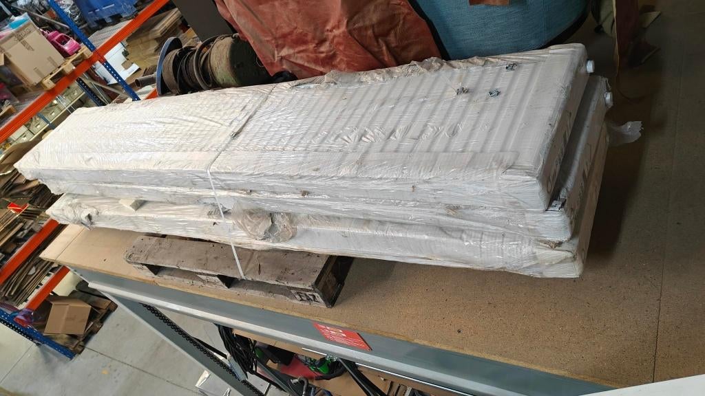 Groot lot radiatoren, diverse maten – nieuw in verpakking, Doe-het-zelf en Bouw, Verwarming en Radiatoren, Ophalen, Nieuw, Radiator