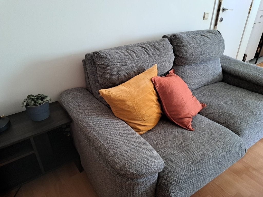 Canapé IKEA LIDHULT 2 places gris – très bon état, Maison & Meubles, 100 à 125 cm, Enlèvement, Utilisé, Deux personnes
