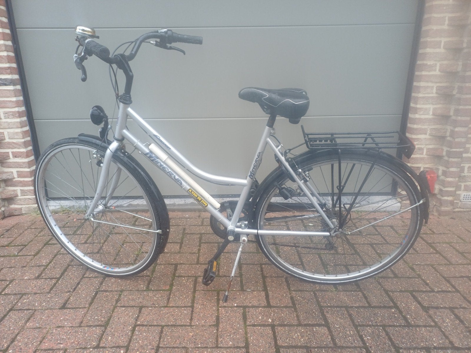 Vélo Minerva 6 vitesses pour femmes, Enlèvement