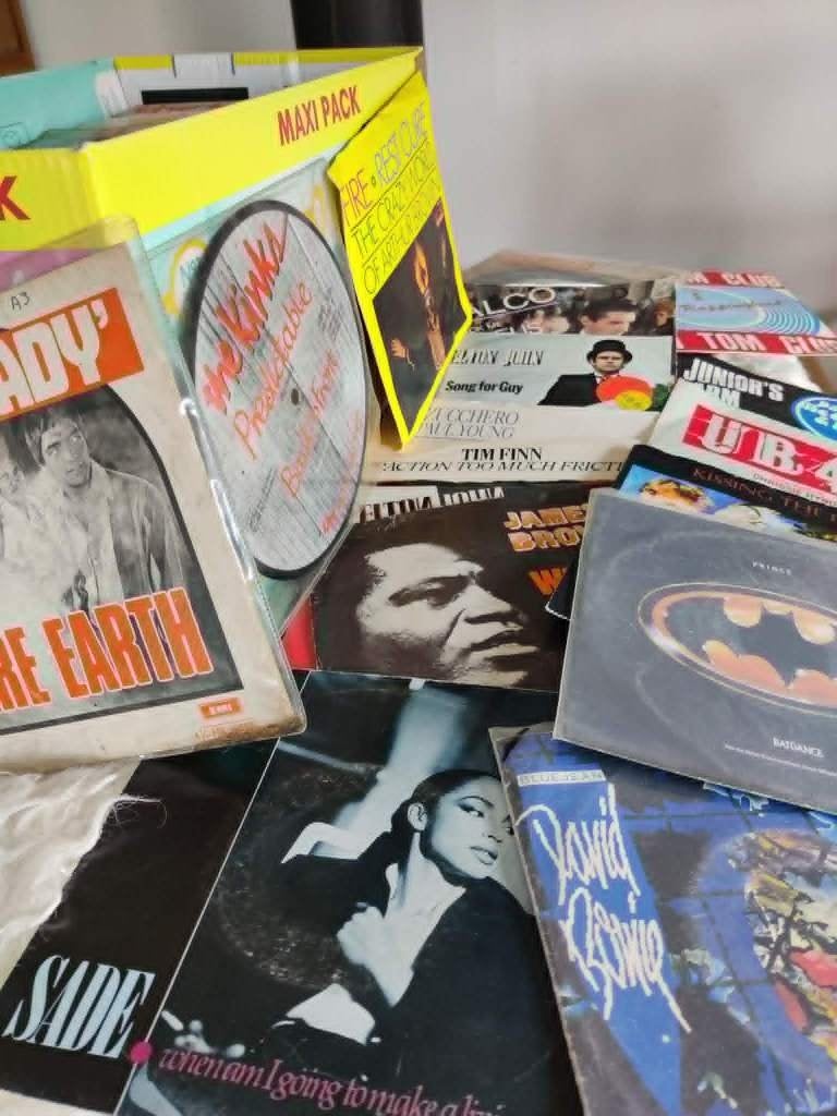 Lot singles (m jackson, stones, bowie, toto, prince, j brown, Ophalen of Verzenden, Single
