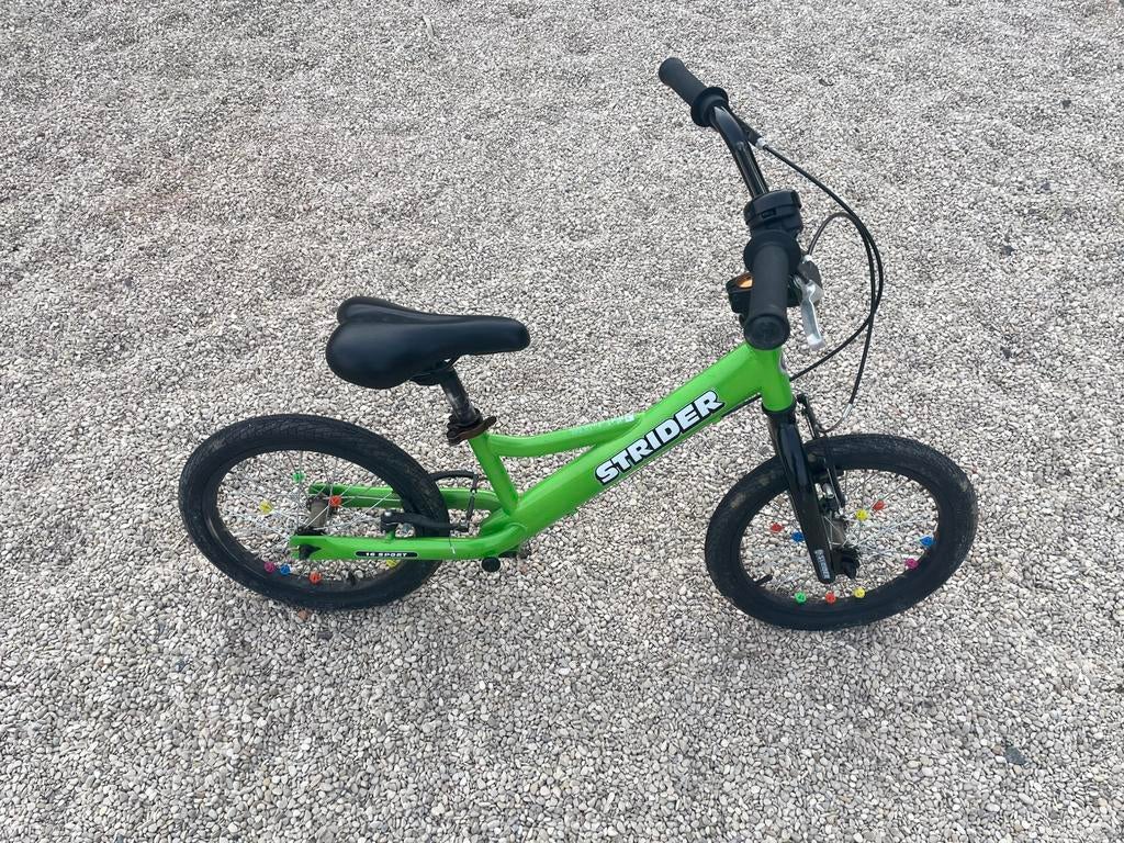Loopfiets jongen groen Strider 16, Fietsen en Brommers, Fietsen | Kinderfietsjes, Ophalen, Gebruikt, 16 tot 20 inch