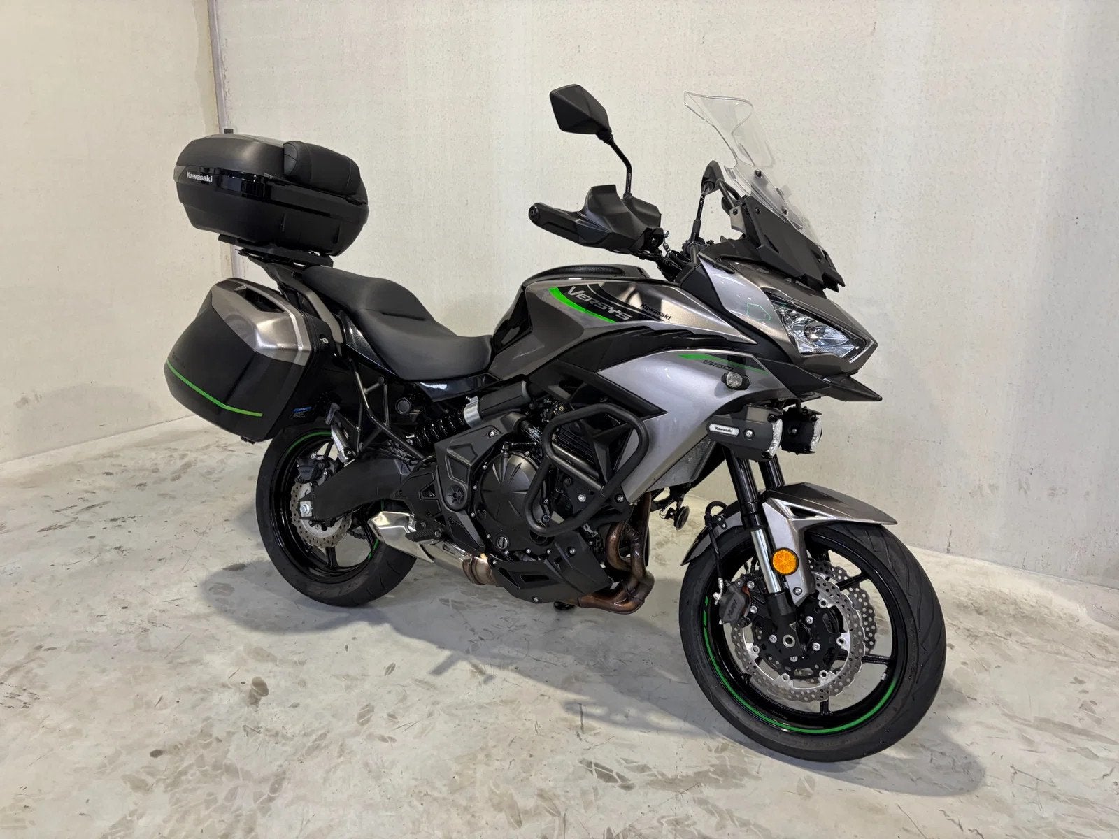 Kawasaki Versys 650 GT met handvatverwarming en valbaren, Meer dan 35 kW, Toermotor, Handgeschakeld, 650 cc
