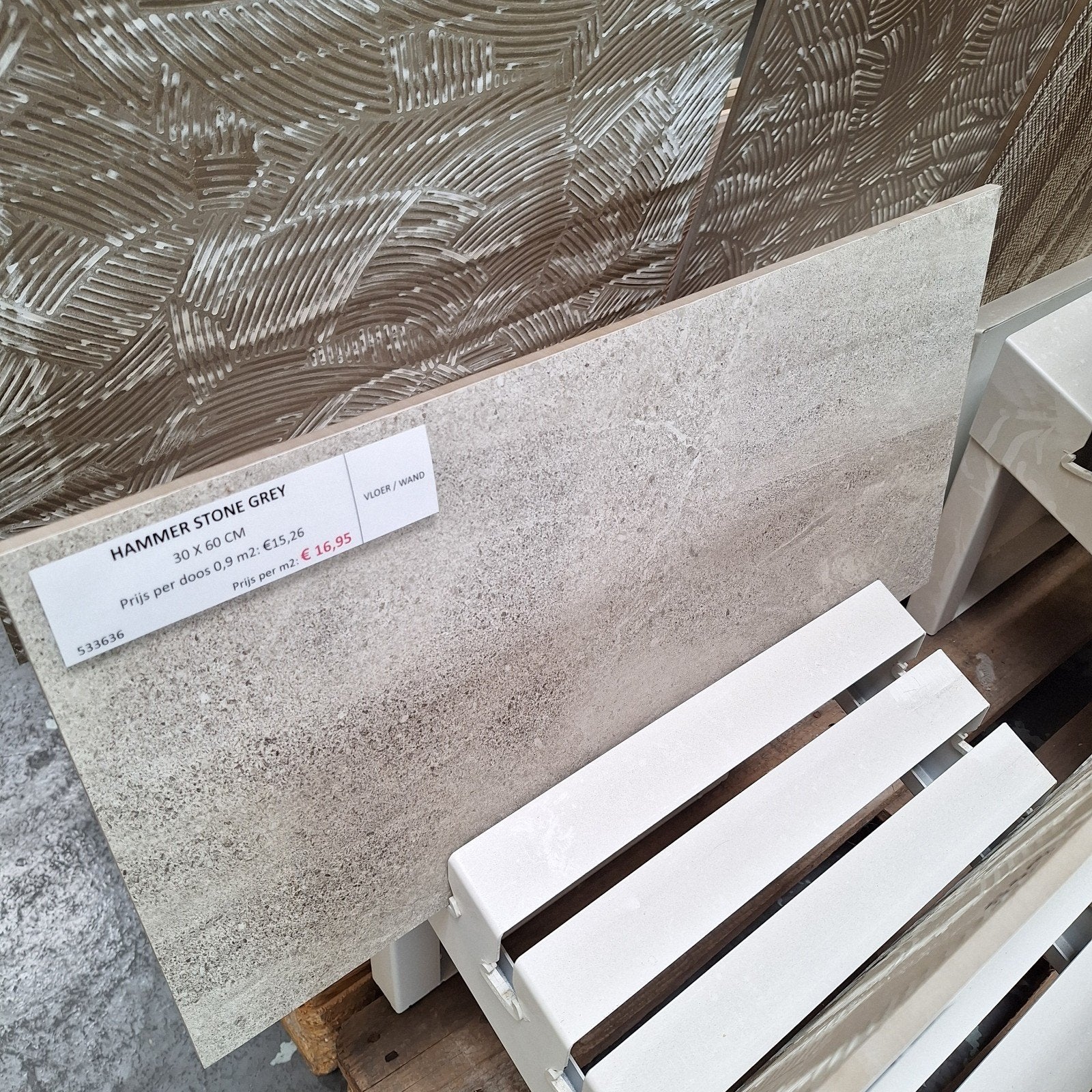 €12,95 per m2 - Mat grijze tegel - 30x60 - hammer stone grey, Enlèvement