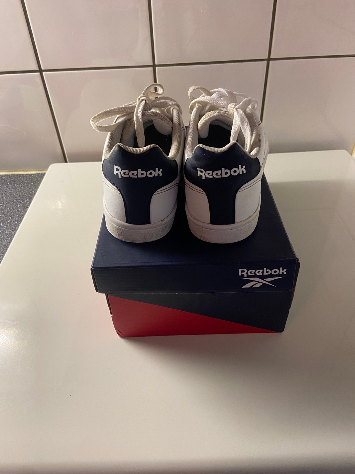 Schoenen, Ophalen, Zo goed als nieuw