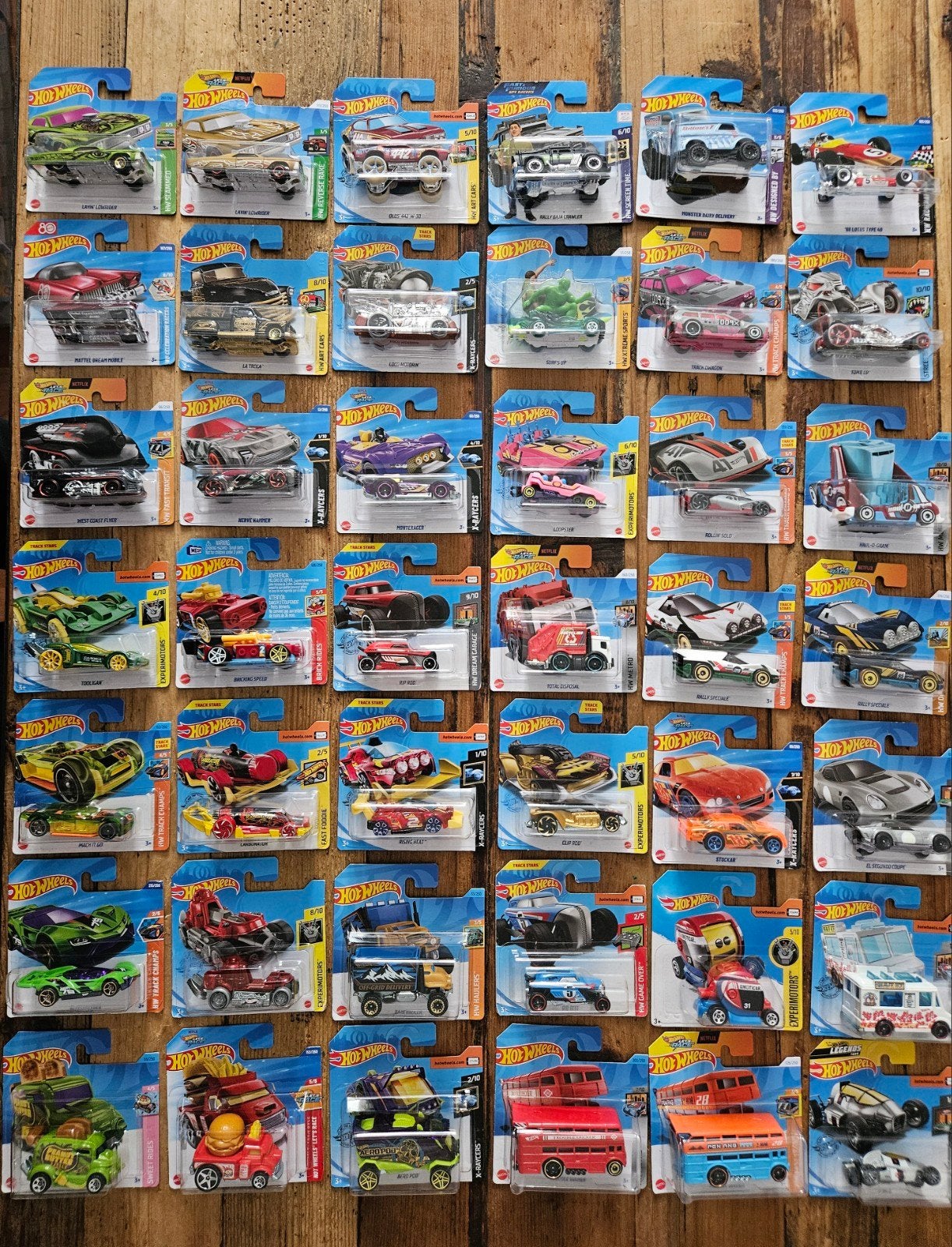 Set van 42 hot wheels modelauto's..