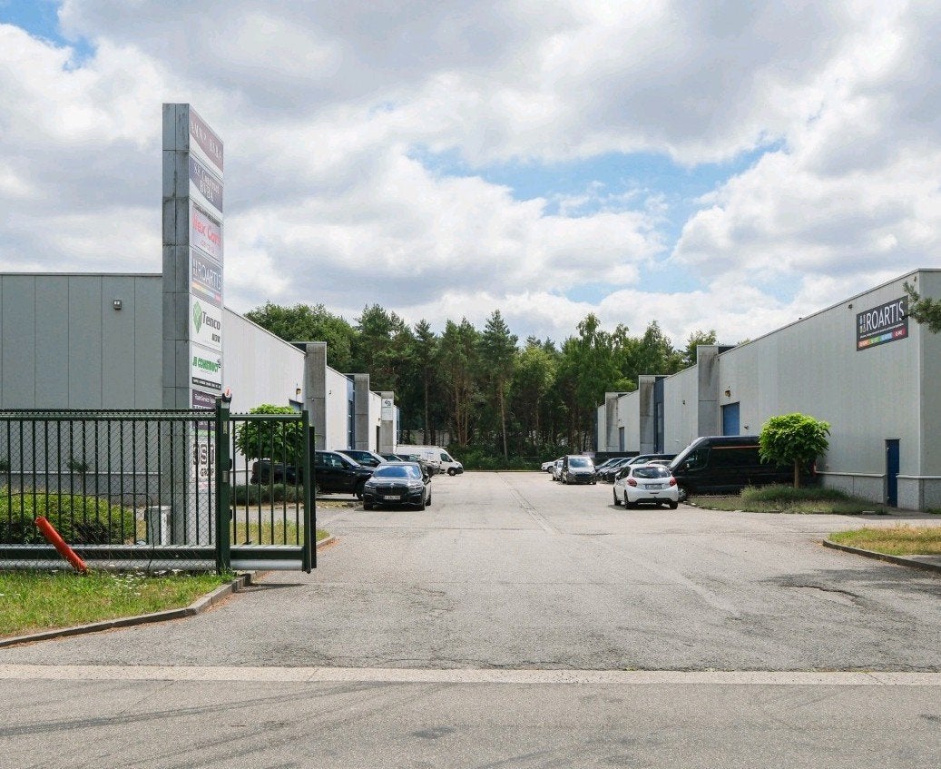 Bedrijfshal Genk te koop met ingerichte kantoren 512 m2, Immo, Genk