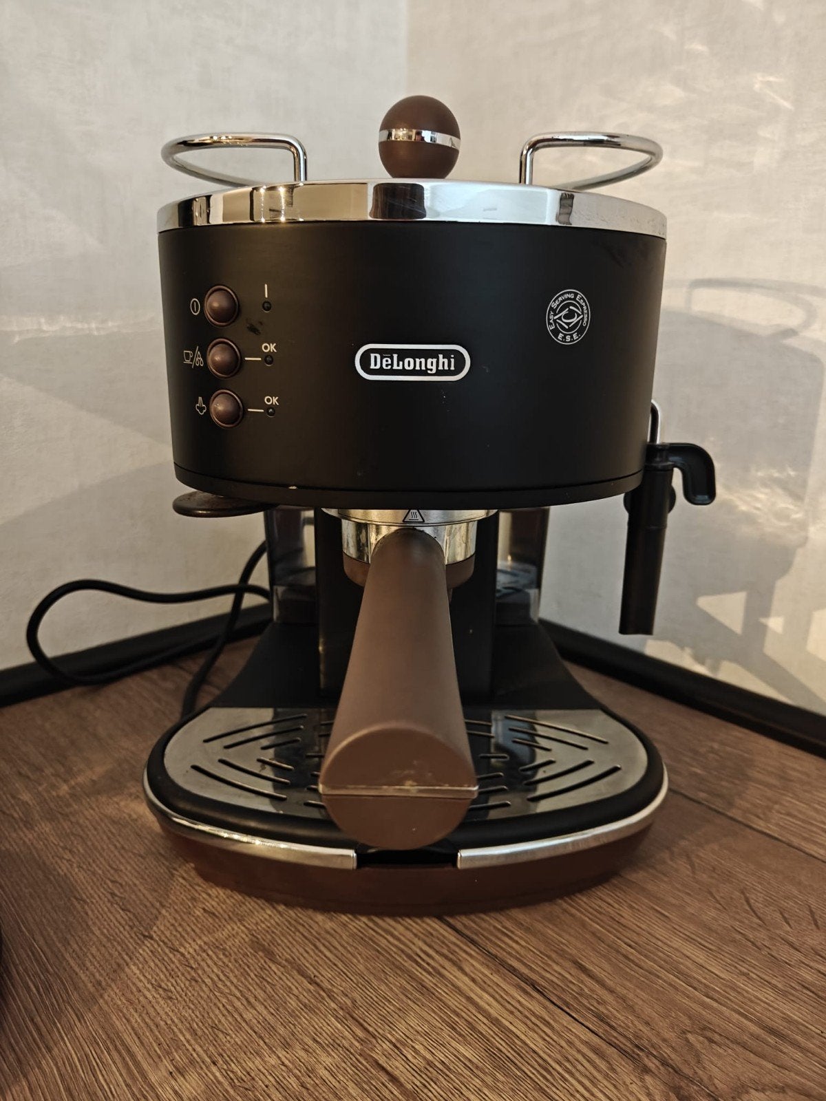 Delonghi espressomachine, Dosettes et capsules de café, Réservoir d'eau amovible, Combiné, Comme neuf