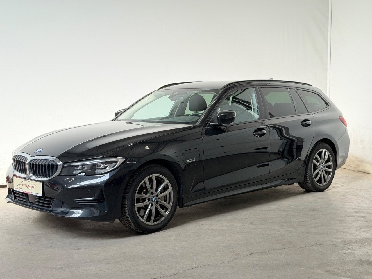 BMW 3 Serie 330 Touring 330 e Advantage (bj 2022, automaat), Auto's, BMW, Automaat, Stof, Gebruikt, Zwart