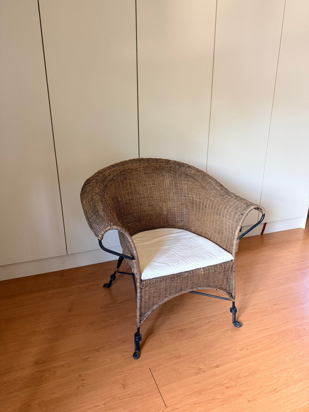Vintage Rotan Kuipzetel met Smeedijzeren Onderstel, Huis en Inrichting, Ophalen, Zo goed als nieuw