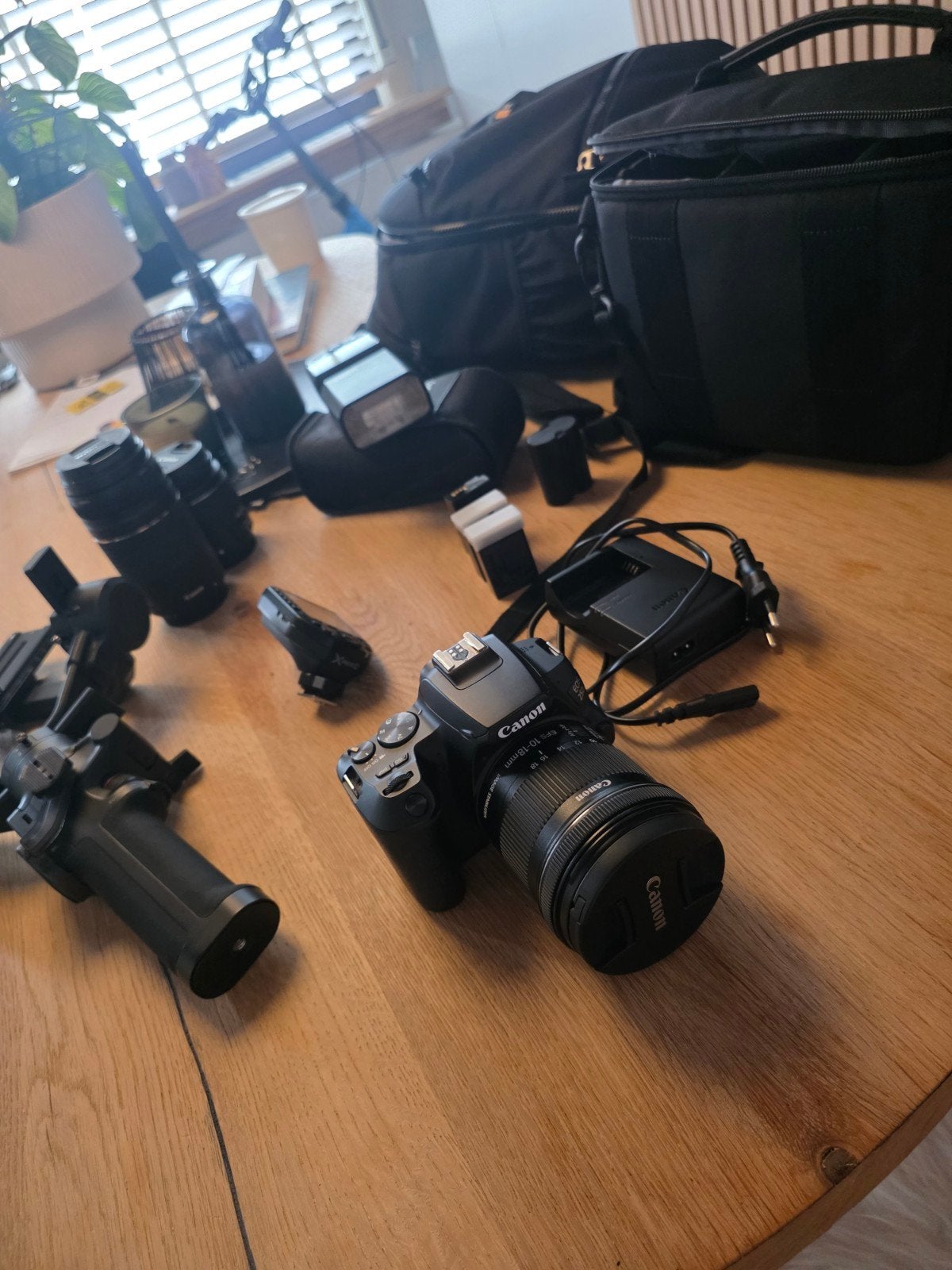 Canon EOS 250D complete set – 3 lenzen + DJI gimball+ Godox, Audio, Tv en Foto, Ophalen of Verzenden, Geheugenkaart, Canon