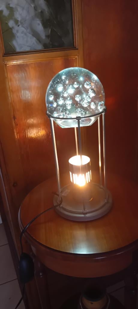 Lampe des années 60, Enlèvement
