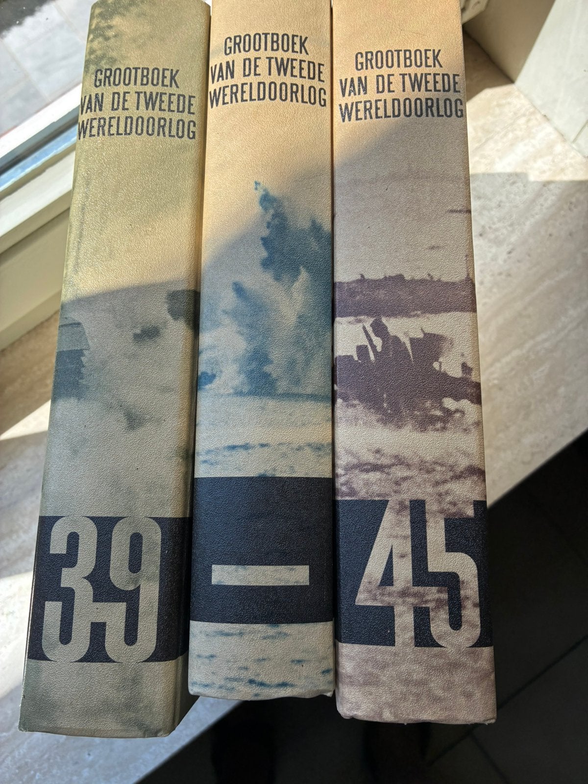Grootboek van de tweede wereldoorlog. De 3 delen, Ophalen of Verzenden, Algemeen, Tweede Wereldoorlog, Gelezen