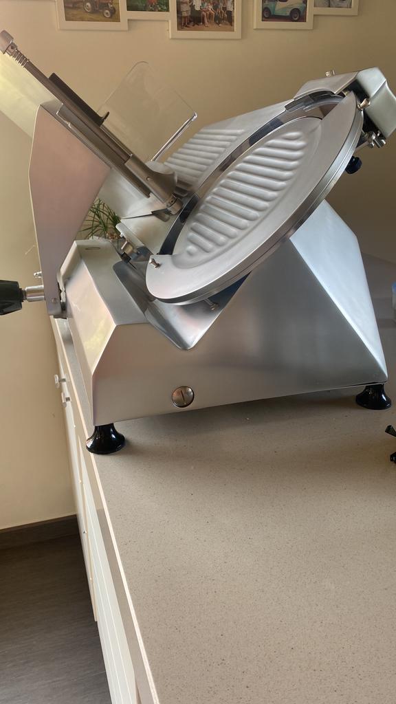 Professionele vlees snijmachine, Ophalen, Zo goed als nieuw