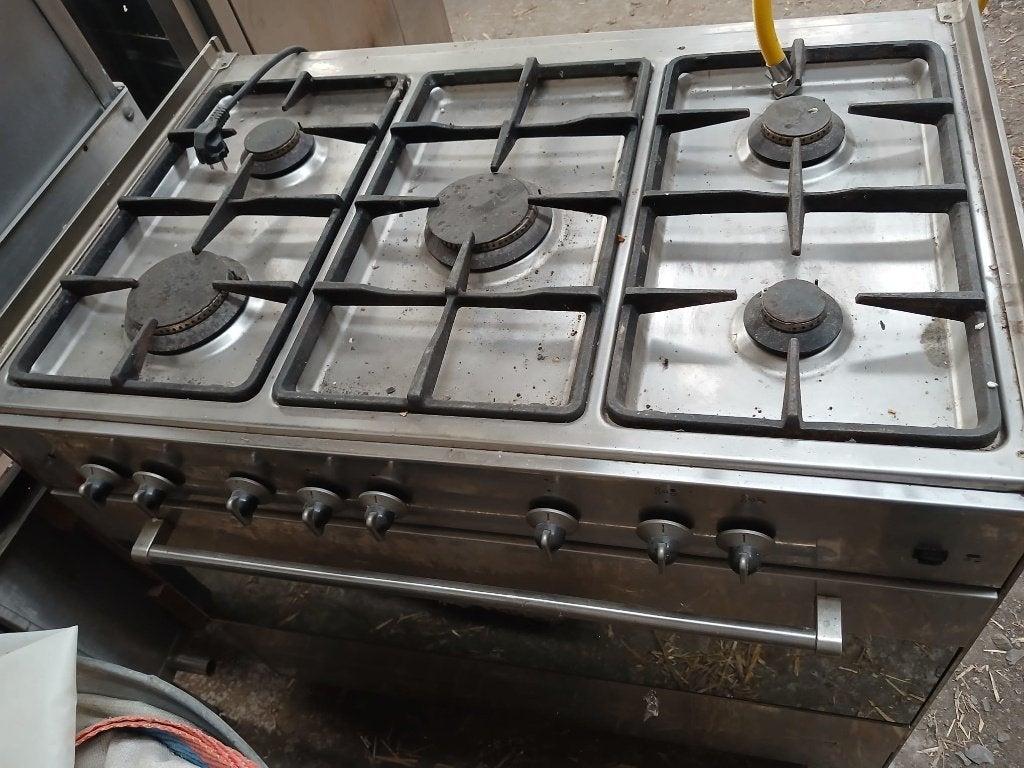 Cuisinière + four – à enlever à Dinant, Electroménager, Gaz, Enlèvement, Utilisé, 5 zones de cuisson ou plus