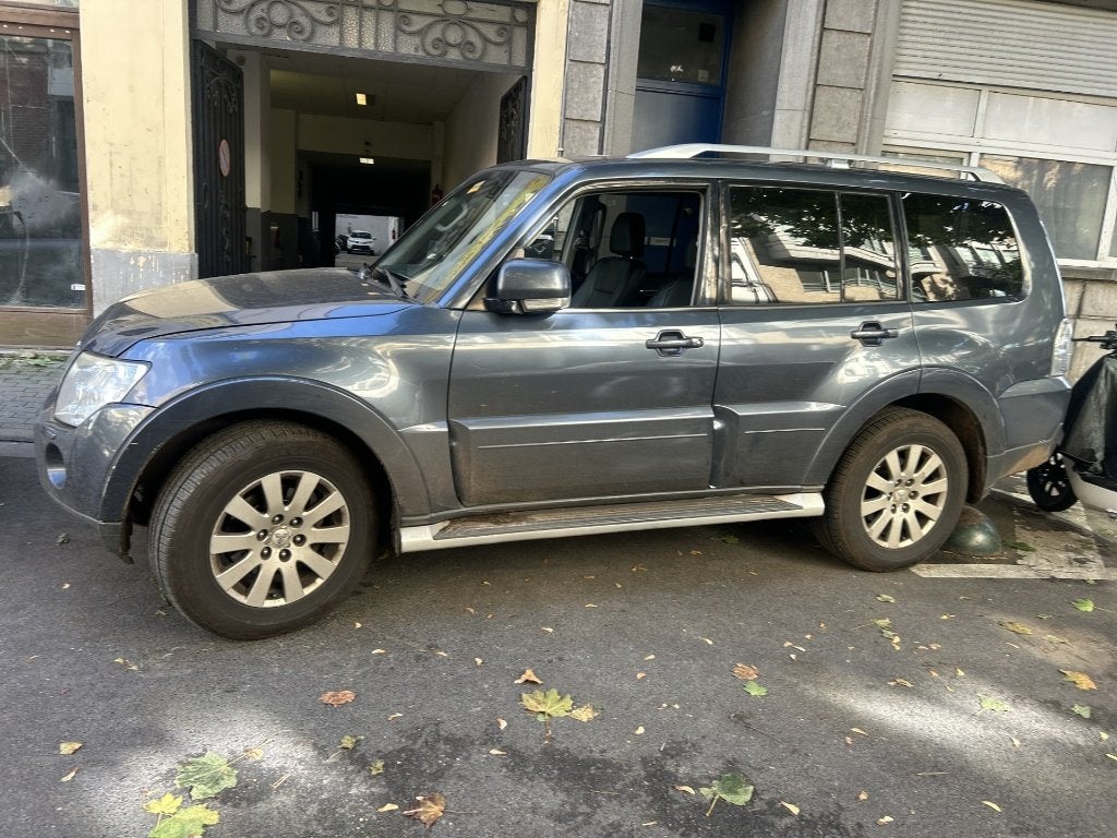 Mitsubishi Pajero, Auto's, Automaat, https://public.car-pass.be/vhr/3530bd63-e009-48ab-819e-e701600bc01e, Zwart, Leder