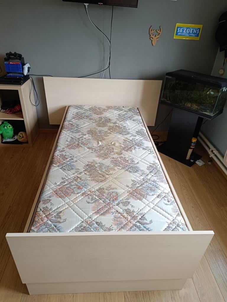 Gratis bed, met matras en elektrische lattenbodem., Huis en Inrichting, Ophalen