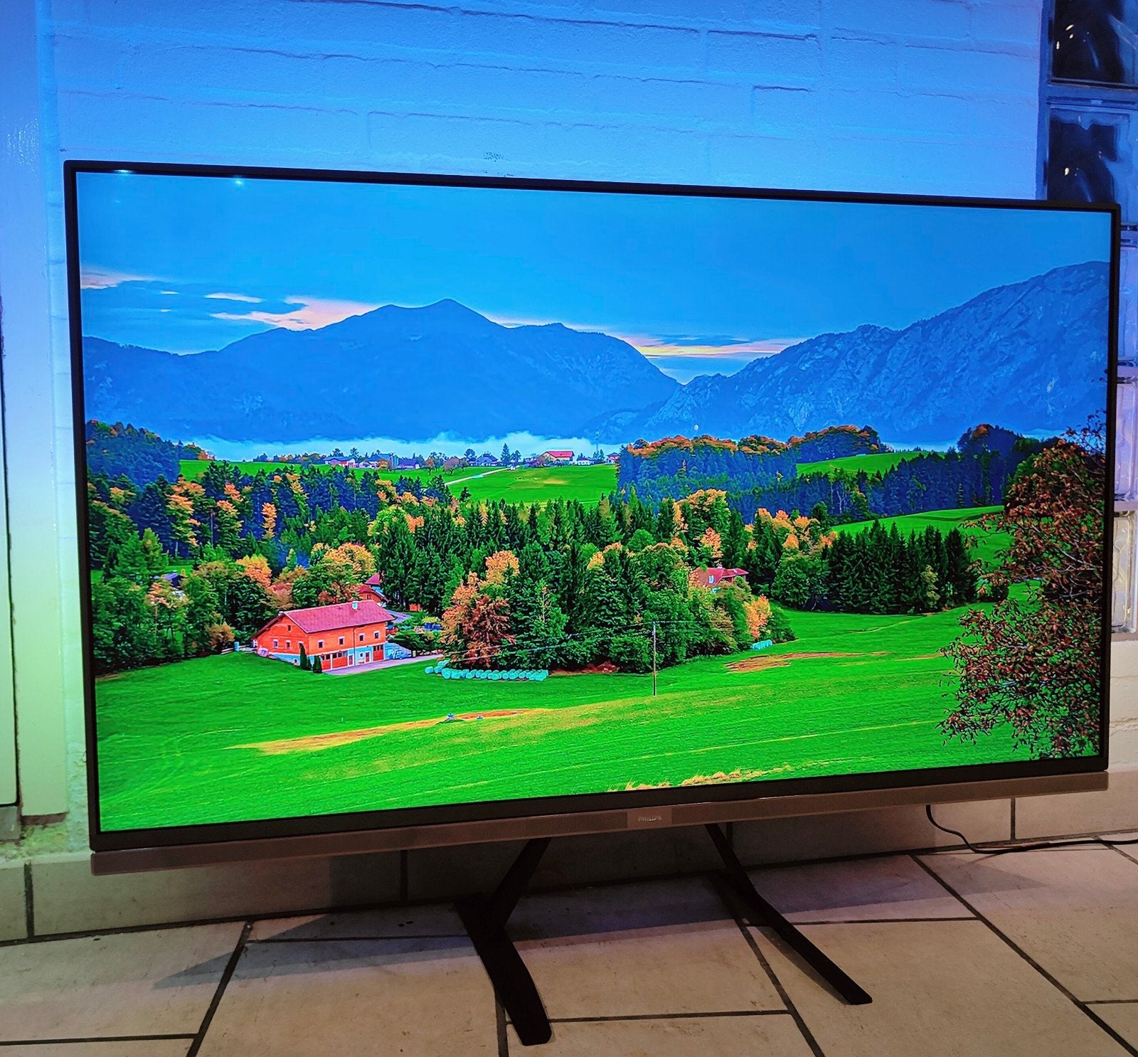 Philips 140cm Premium Luxe model+Soundbar ingebouwd 100Hz, Audio, Tv en Foto, Philips, LED, Ophalen of Verzenden, Zo goed als nieuw